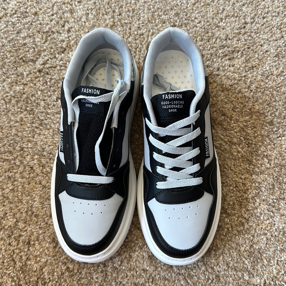 Black and White Ladies Sneakers Tennis Shoes EU Size 41 US Size 10 NWT - Picture 1 of 9